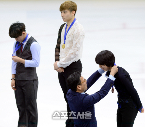 [SS포토] 휘문중 차준환, 전국 피겨 선수권 3위는 아쉽지만...?