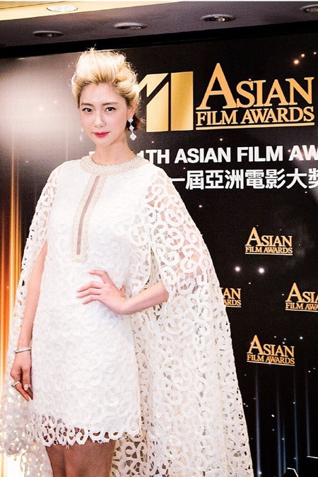 "이국적인 매력 발산" 클라라, 시상식서 빛나는 존재감