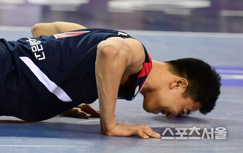 [SS포토] 푸쉬업 신영석 \'힘아 솟아라\'