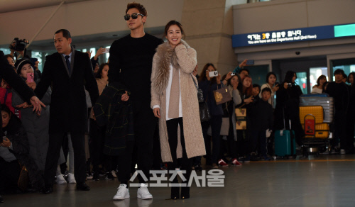 포토라인에 선 김태희-비 커플, 빈틈없는 표정[SS포토]