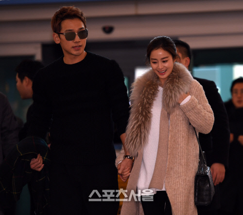 미디어에 첫 선 보이는 비 김태희, 미소로 화답하며[SS포토]