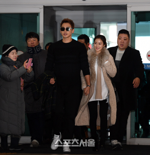 미디어에 첫 선 보이는 비 김태희,미소가 절로[SS포토]