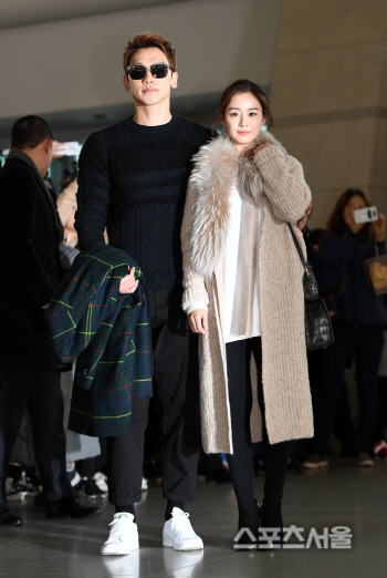 포토라인에 선 김태희-비 커플, 빈틈없는 표정[SS포토]