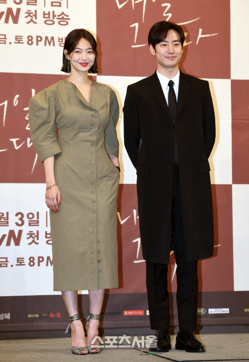 [SS포토]'내일 그대와'에서 호흡 맞추는 신민아와 이제훈