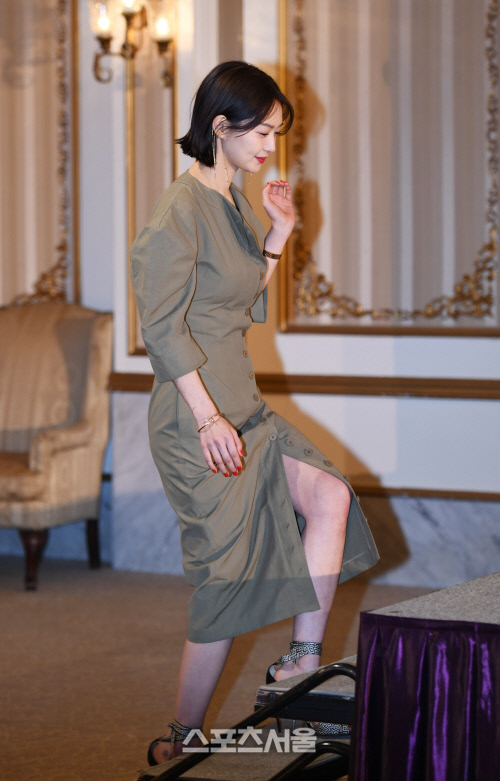 [SS포토]사뿐히 무대에 오르는 신민아