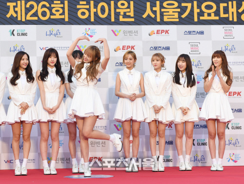 [서울가요대상] 우주소녀 성소, 서울가요대상을 위한 깜찍 포즈~
