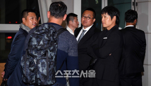 [SS포토]대장 조인성, "훈련은 즐거운 마음으로~~"