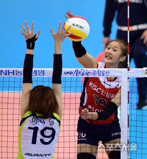 [SS포토] 최수빈 \'손 끝에 힘을 모아\'