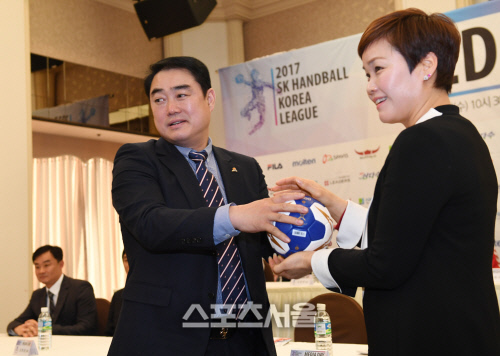 [SS포토] 임오경과 이계청 감독, 지난해 결승전 재연?