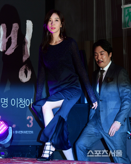 [SS포토] \'해빙\' 이청아, 눈길 끄는 옆트임