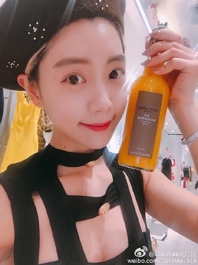 [★SNS] "과즙미 터지는 미모" 클라라, 주스 들고 애교 발산