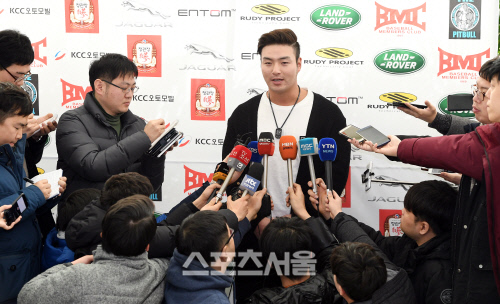 [SS포토] 박병호 출국, 새 시즌 새로운 경쟁에 죽기살기로...