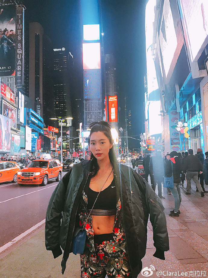 [★SNS] "걸크러쉬 매력" 클라라, 뉴욕서도 눈길 끄는 완벽 몸매