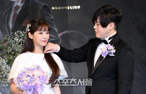 [SS포토]다정하게 소율의 머리를 넘겨주는 문희준