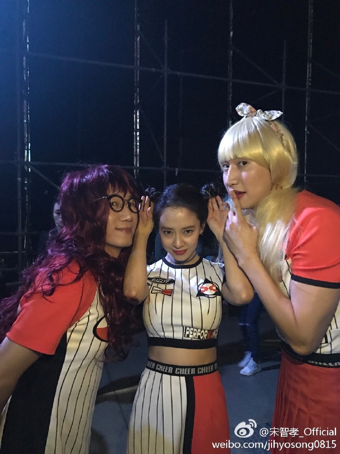[★SNS] "공연 잘 마쳤어요!" 송지효, '런닝맨' 멤버들과 화기애애