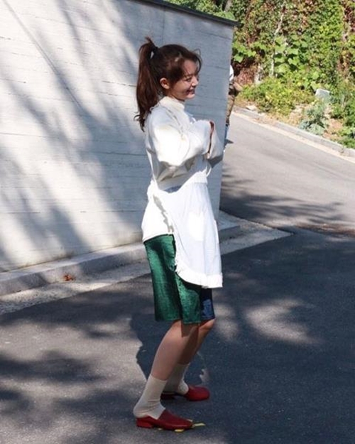 "옆모습마저 아름다워"…신민아, '내일 그대와' 속 사랑스러운 포즈