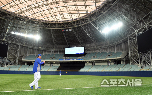 [SS포토]WBC 대표팀 이대호, 고척스카이돔 훈련 시작합니다!