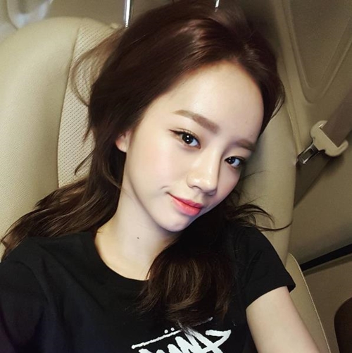 "여러분 조심히 들어가기!"…혜리, 팬사인회 참석한 팬들에게 인사