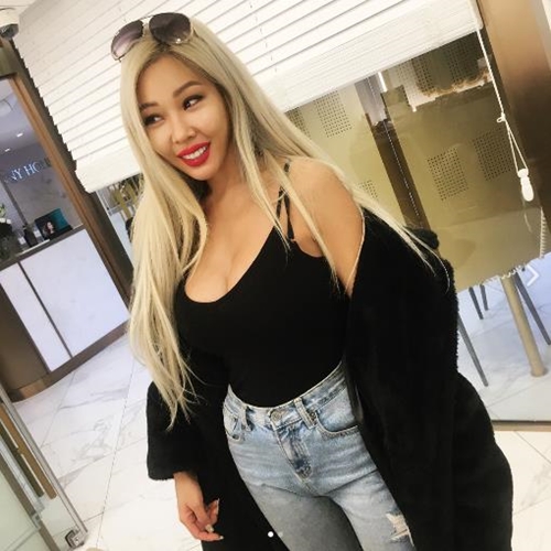 [★SNS] 제시, 일상 모습 속 글래머러스 패션 눈길