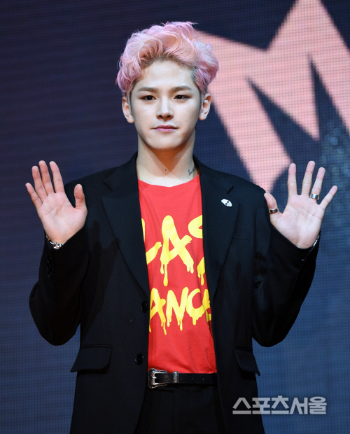 [SS포토] MVP 라윤 \'인사드립니다\'