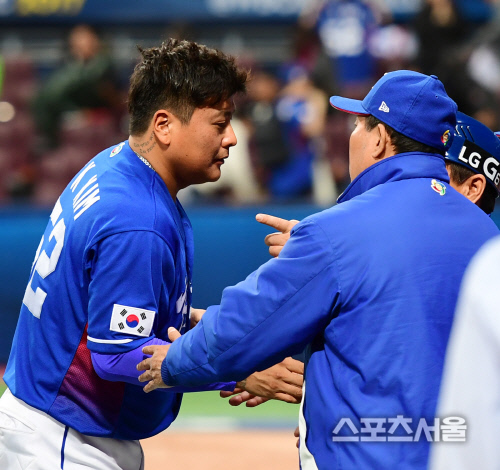 [SS포토] 김인식 감독 \'태균아, 수고했어\'