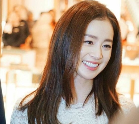 "여전한 여신미모"…김태희, 말레이시아를 홀리다