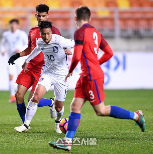 [SS포토]문전으로 향하는 백승호, 