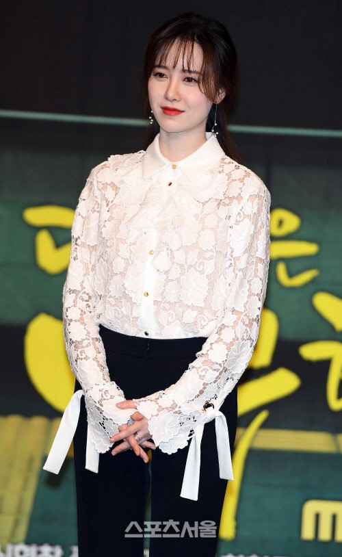 엄정화, 안재현 아내 구혜선 위로 "하루 빨리 건강 찾길"