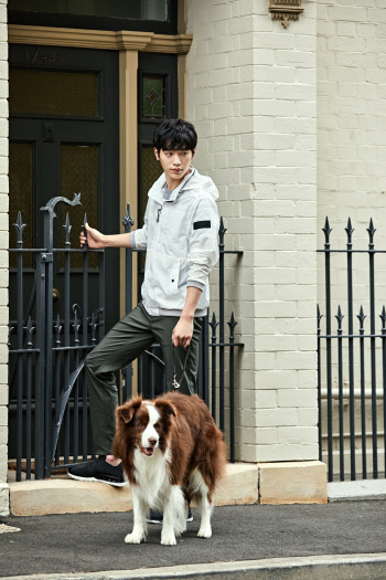 서강준 17ss 캠페인 영상, 출구없는 마성의 매력 ‘눈길’ (1)