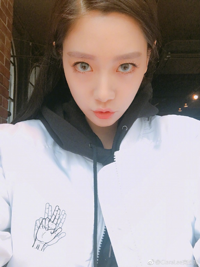 "귀요미 매력도 소화" 클라라, 입술 내밀고 애교 발산