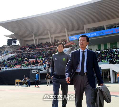 [SS포토] 전북 최강희 감독, FC서울 밟고 상위권 간다!