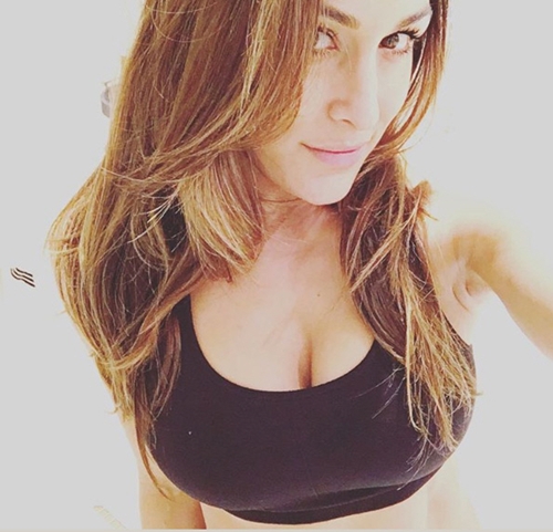 니키 벨라, 존 시나가 사랑한 글래머 몸매 '화들짝'