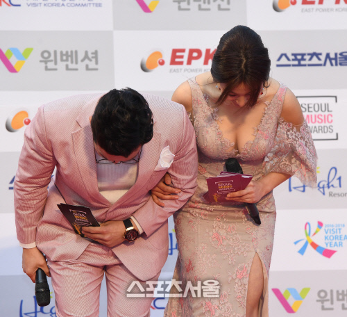 [서울가요대상] 딩동과  설인아의 공손한 인사로 스타트!