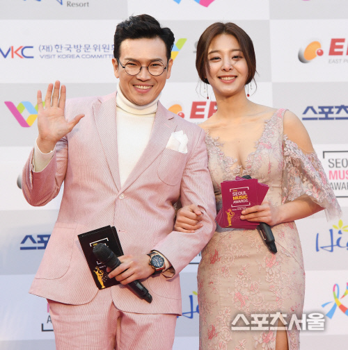 [SS포토] 딩동-설인아, 서가대 레드 카펫은 우리에게 맡겨요~