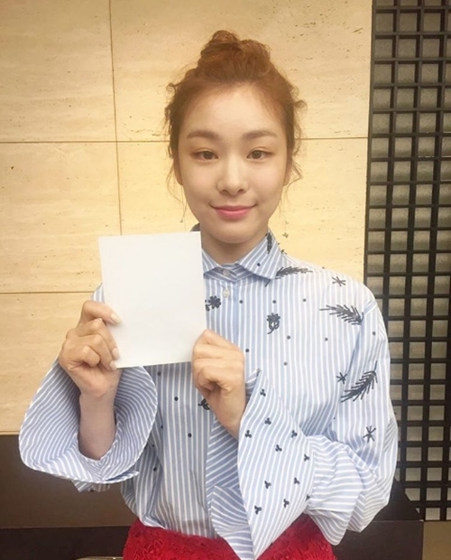 김연아, 올백 머리도 완벽 소화 '청초해'