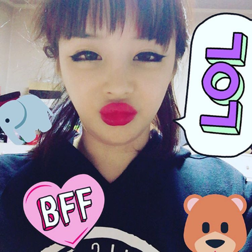 박봄, 난해한 화장법 '짙은 메이크업+레드립' 