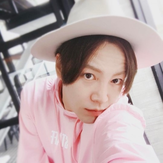 "핑크도 완벽 소화" 장근석, 훈훈 외모로 여심 저격