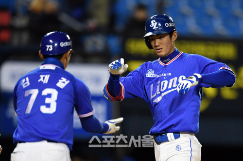 [SS포토]삼성 구자욱, 2-2 균형을 깨는 솔로 홈런