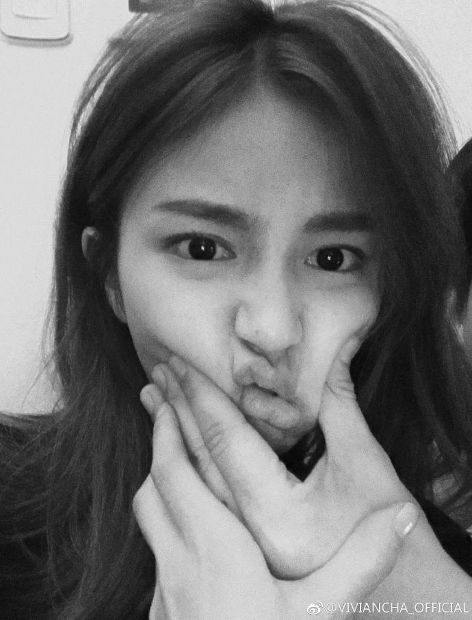 "민낯도 굴욕 無" 비비안, 흑백 사진으로 분위기 UP