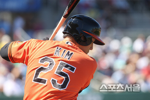 \'16타석 무안타\' 김현수, \'아 진짜, 왜 안맞지?\'