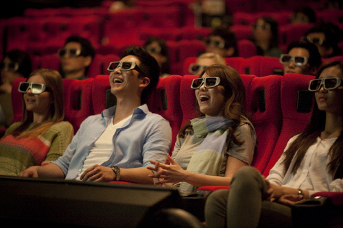 4DX를 즐기는 관객 모습