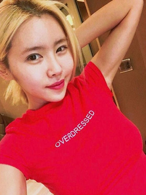 "이 몸매, 현실"…수란, 캐주얼한 패션 속 꽉 찬 볼륨감