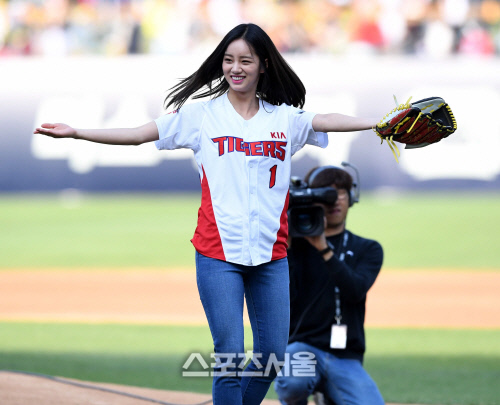 [SS포토] 걸스데이 혜리, KIA 타이거즈의 승리를 위해!