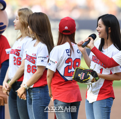 [SS포토] 걸스데이 혜리, KIA 타이거즈 위해 깜찍한 파이팅~!