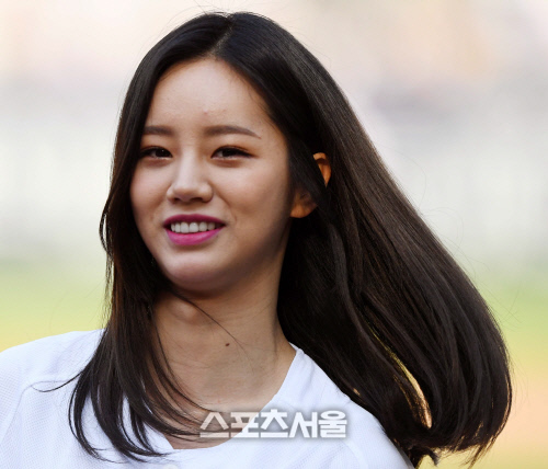[SS포토] 걸스데이 혜리, 데뷔 첫 시구 도전...설레네요~
