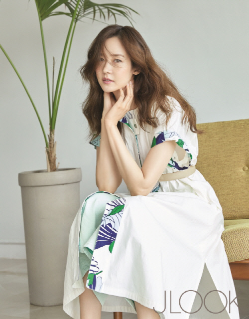 [비주컴]여배우 전인화, 성유리 우아한 커플 화보 공개! (4)