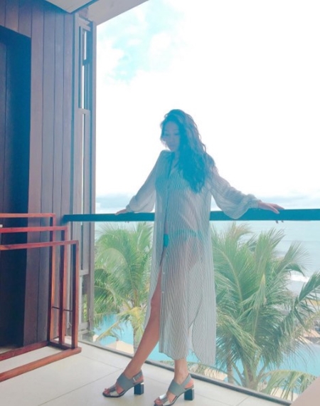 "이 몸매, 명불허전"…소유, 시스루로 완성한 고혹美