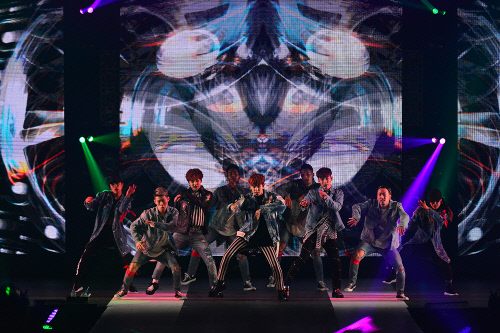 ‘GirlsAward 2017 SPRING SUMMER’ 엔딩무대 펼치는 EXO-CBX 이미지1