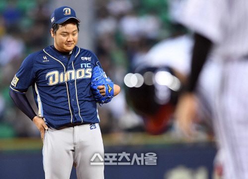 [SS포토]1점을 내주는 이민호, "이런~"