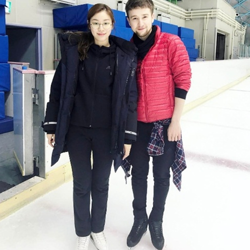 김연아, 안경 쓰고 더 깜찍해진 모습 화제